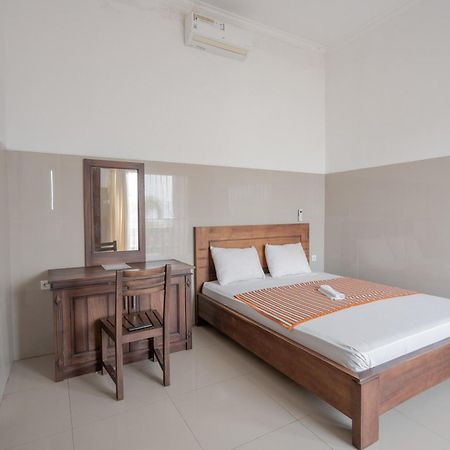Rommeo Inn Lovina Mitra Reddoorz Temukus Exterior foto
