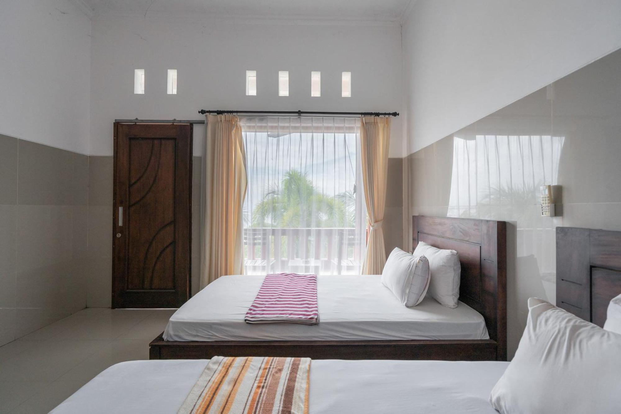 Rommeo Inn Lovina Mitra Reddoorz Temukus Exterior foto